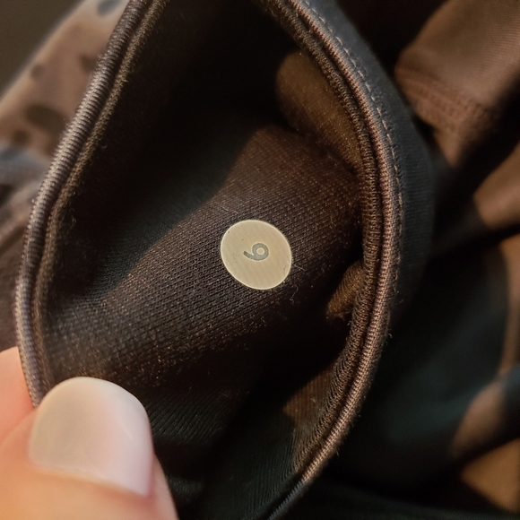 Lululemon Just Breathe Crop Animal Swirl Deep Coal Light / Black size 6. - Picture 12 of 12